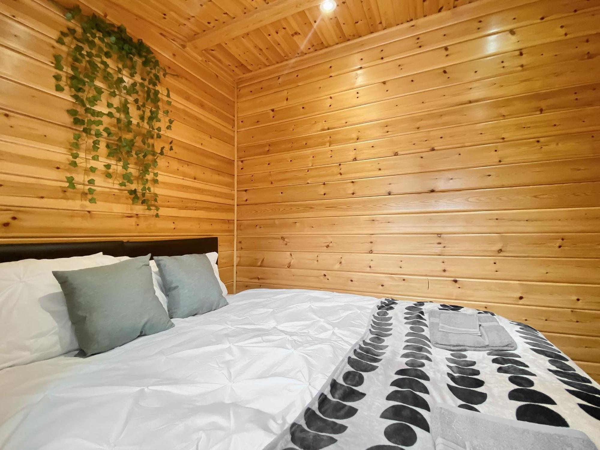 Holiday home Magnolia Lodge-uk46280